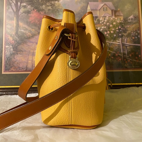 Gorgeous Vintage Dooney & Bourke Large Palomino Yellow Drawstring Bag New Tags ! - Picture 5 of 15